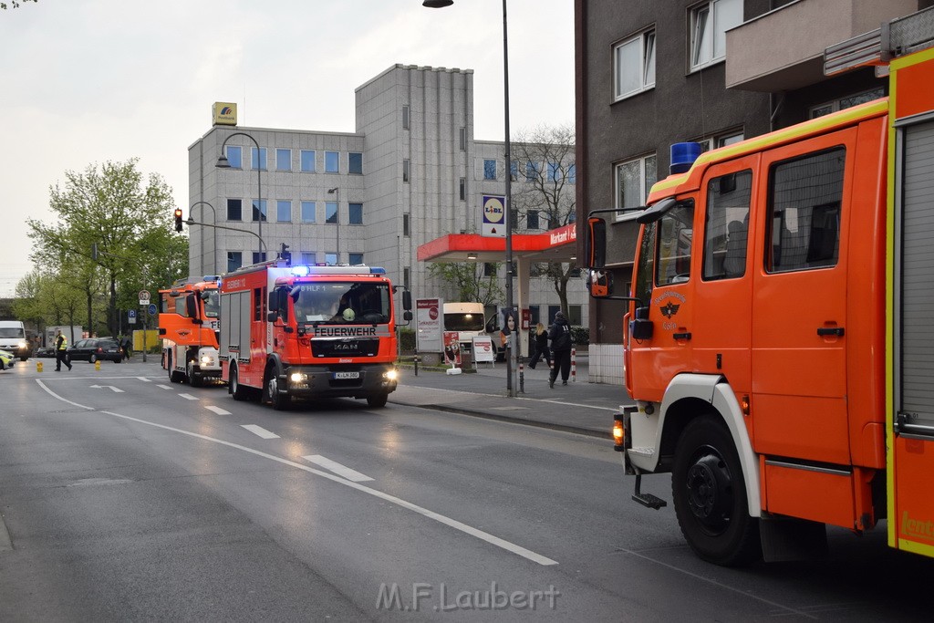 Feuer 1 Koeln Hoehenberg Olpenerstr P14.JPG - Miklos Laubert